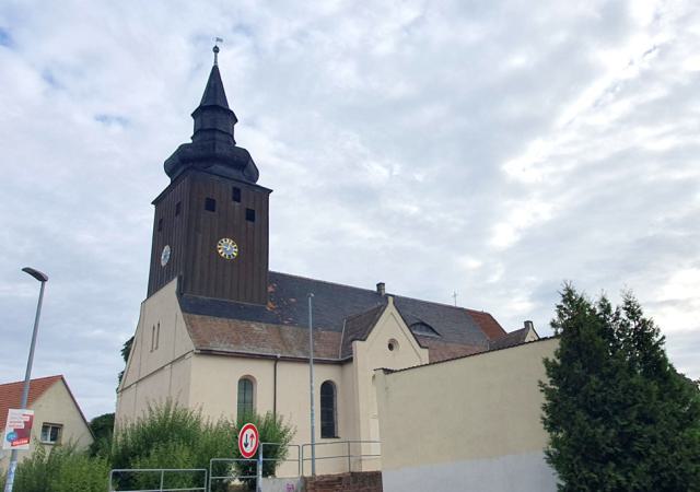 Auch wenn der Turm der Martinskirche von außen recht massiv wirkt, handelt es sich eigentlich um einen Holzturm.