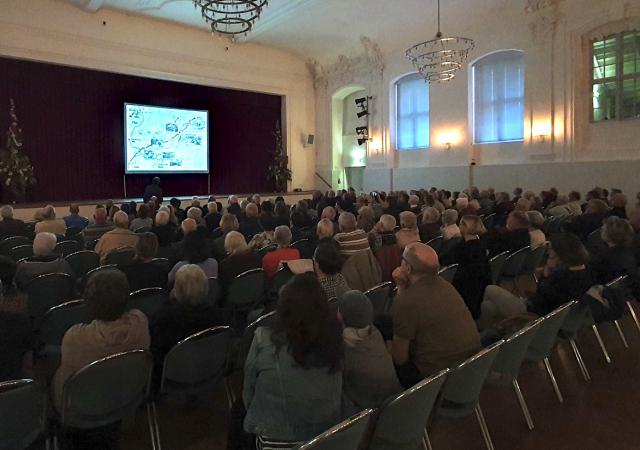Zahlreiche Besucher interessierten sich für den Vortrag von Prof. Witte.