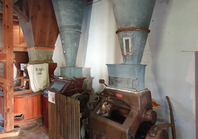 In diesen Walzenstühlen wird das Korn mehrfach gemahlen.